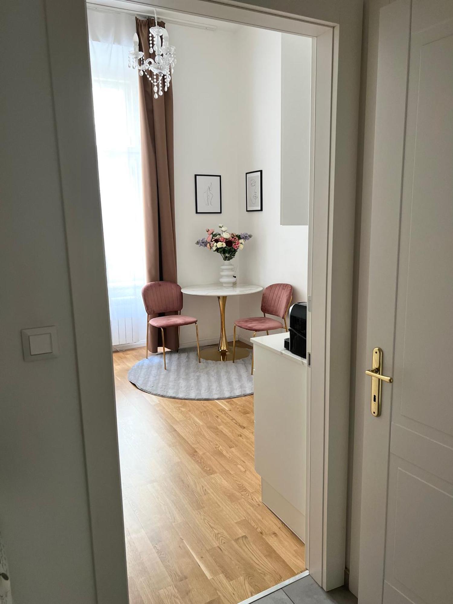 Angeloroma Deluxe Apartment Prague Ngoại thất bức ảnh